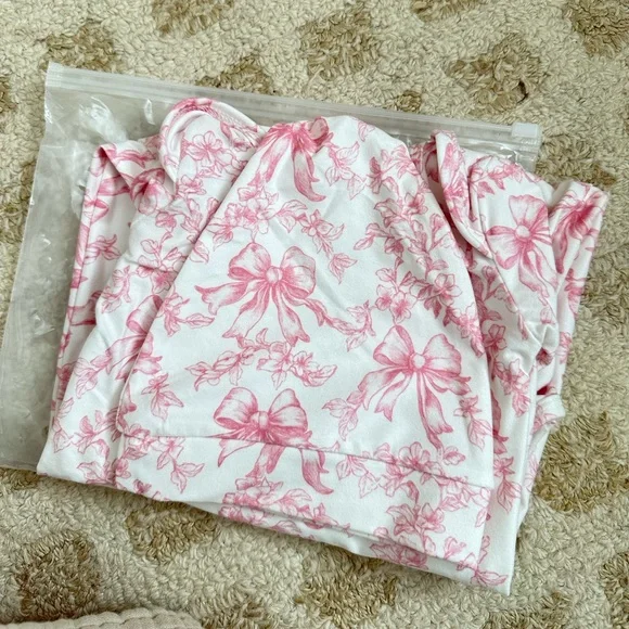 NEW Caden Lane Blushing Bows Newborn Baby Knot Gown & Hat Set - Picture 4 of 4